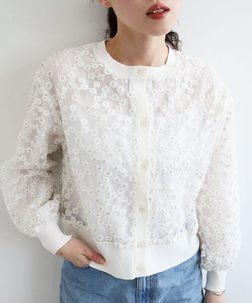 le.coeur blanc(ルクールブラン)の「フラワーレース刺繍ニットカーディガン(カーディガン/ボレロ・レディース・ベージュ/オフホワイト・38)」の7枚目の写真