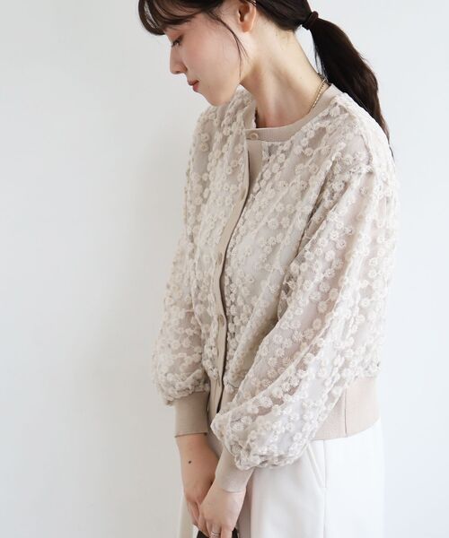le.coeur blanc(ルクールブラン)の「フラワーレース刺繍ニットカーディガン(カーディガン/ボレロ・レディース・ベージュ/オフホワイト・38)」の20枚目の写真