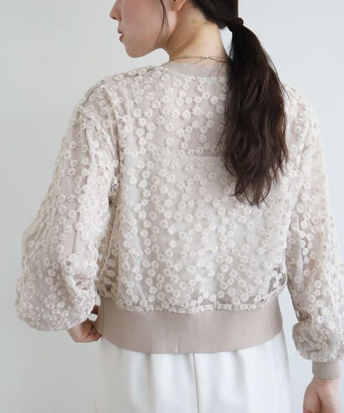 le.coeur blanc(ルクールブラン)の「フラワーレース刺繍ニットカーディガン(カーディガン/ボレロ・レディース・ベージュ/オフホワイト・38)」の19枚目の写真