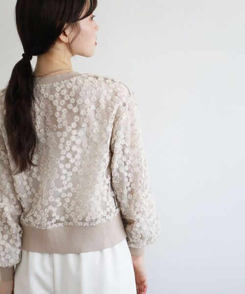 le.coeur blanc(ルクールブラン)の「フラワーレース刺繍ニットカーディガン(カーディガン/ボレロ・レディース・ベージュ/オフホワイト・38)」の18枚目の写真