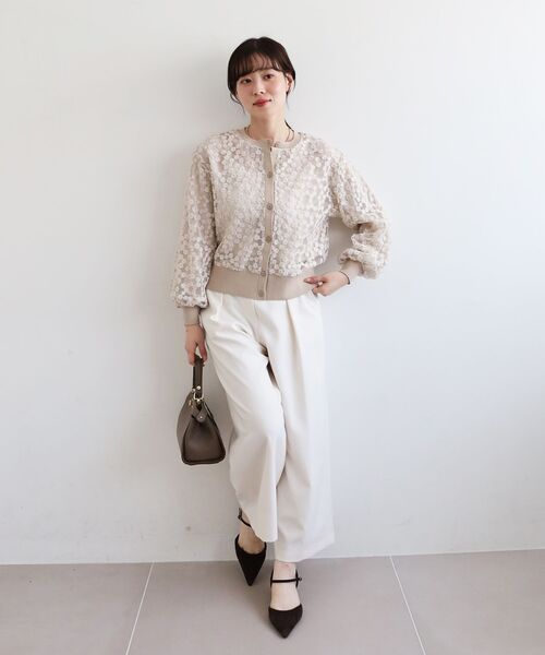 le.coeur blanc(ルクールブラン)の「フラワーレース刺繍ニットカーディガン(カーディガン/ボレロ・レディース・ベージュ/オフホワイト・38)」の15枚目の写真