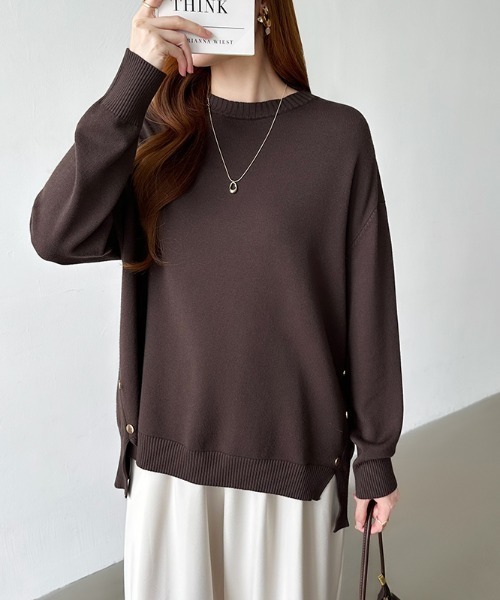 COCOMOMO(ココモモ)の「ロングスリットニット クルーネック ニット バックロング スリット ニット 秋服 冬服(ニット/セーター・レディース・ブラック/ブルーグレー/グレー/ホワイト/ブラウン/ベージュ・FREE)」の5枚目の写真