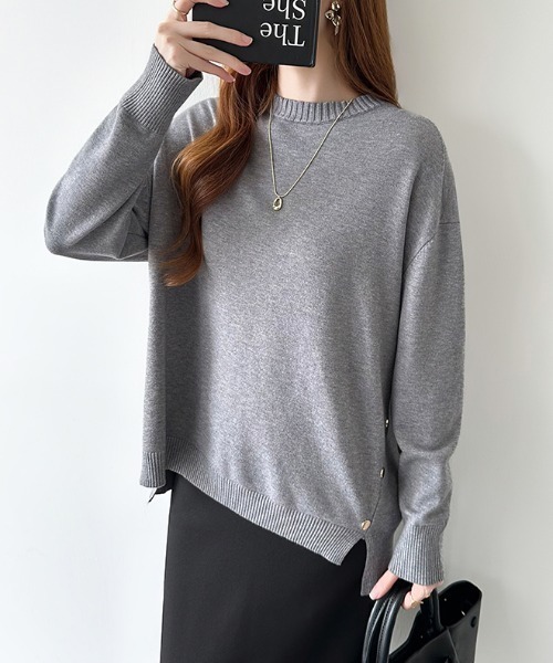 COCOMOMO(ココモモ)の「ロングスリットニット クルーネック ニット バックロング スリット ニット 秋服 冬服(ニット/セーター・レディース・ブラック/ブルーグレー/グレー/ホワイト/ブラウン/ベージュ・FREE)」の3枚目の写真