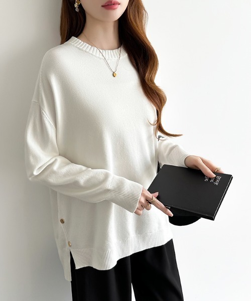 COCOMOMO(ココモモ)の「ロングスリットニット クルーネック ニット バックロング スリット ニット 秋服 冬服(ニット/セーター・レディース・ブラック/ブルーグレー/グレー/ホワイト/ブラウン/ベージュ・FREE)」の1枚目の写真