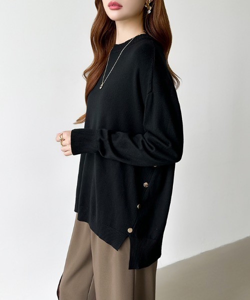 COCOMOMO(ココモモ)の「ロングスリットニット クルーネック ニット バックロング スリット ニット 秋服 冬服(ニット/セーター・レディース・ブラック/ブルーグレー/グレー/ホワイト/ブラウン/ベージュ・FREE)」の2枚目の写真