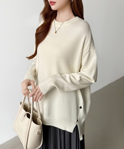 COCOMOMO(ココモモ)の「ロングスリットニット クルーネック ニット バックロング スリット ニット 秋服 冬服(ニット/セーター・レディース・ブラック/ブルーグレー/グレー/ホワイト/ブラウン/ベージュ・FREE)」の7枚目の写真