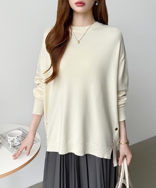 COCOMOMO(ココモモ)の「ロングスリットニット クルーネック ニット バックロング スリット ニット 秋服 冬服(ニット/セーター・レディース・ブラック/ブルーグレー/グレー/ホワイト/ブラウン/ベージュ・FREE)」の8枚目の写真