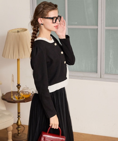 BONLECILL noir（ボンルシールノワール）の「【BONLECILL noir】フリルドッキングゴールドボタンコンパクトカーディガン（カーディガン/ボレロ・レディース・ブラウン/アイボリー/ブラック・FREE）」の5枚目の写真