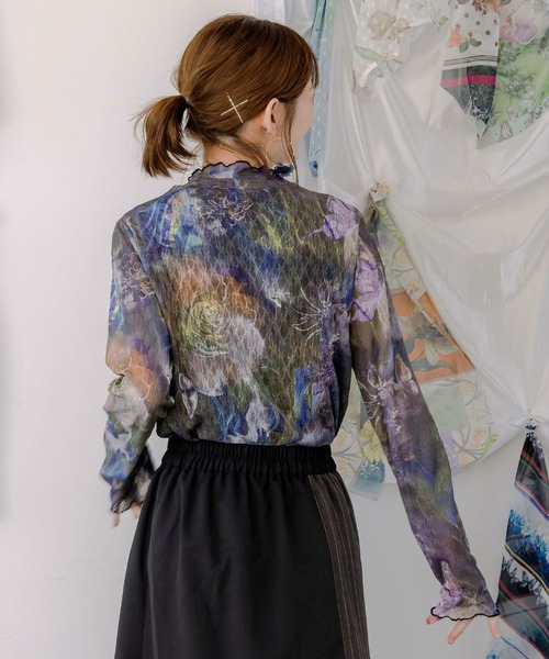 ScoLar（スカラー）の「ScoLar(スカラー) アート花柄チュールロンT（Tシャツ/カットソー・レディース・ブラック・MEDIUM）」の4枚目の写真