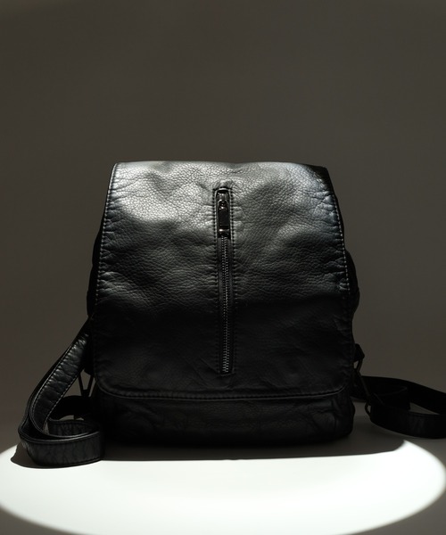 FUNALIVE（ファンアライブ）の「ABETTOR ヴィンテージ加工フェイクレザーセンターZIPデザインスモールDAY BAG（バックパック/リュック・メンズ・ブラック/ブラック系その他・FREE）」の2枚目の写真