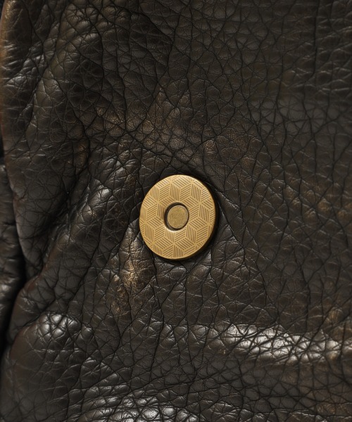 FUNALIVE（ファンアライブ）の「ABETTOR ヴィンテージ加工フェイクレザーセンターZIPデザインスモールDAY BAG（バックパック/リュック・メンズ・ブラック/ブラック系その他・FREE）」の17枚目の写真