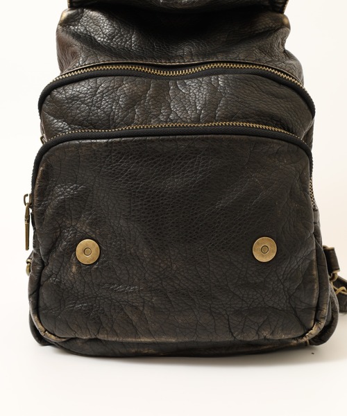 FUNALIVE（ファンアライブ）の「ABETTOR ヴィンテージ加工フェイクレザーセンターZIPデザインスモールDAY BAG（バックパック/リュック・メンズ・ブラック/ブラック系その他・FREE）」の16枚目の写真