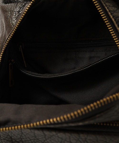 FUNALIVE（ファンアライブ）の「ABETTOR ヴィンテージ加工フェイクレザーセンターZIPデザインスモールDAY BAG（バックパック/リュック・メンズ・ブラック/ブラック系その他・FREE）」の21枚目の写真
