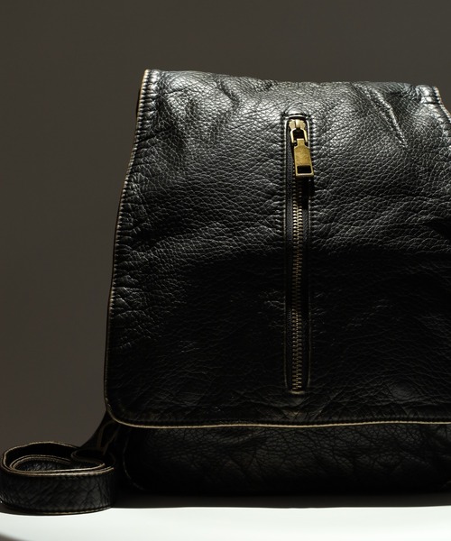 FUNALIVE（ファンアライブ）の「ABETTOR ヴィンテージ加工フェイクレザーセンターZIPデザインスモールDAY BAG（バックパック/リュック・メンズ・ブラック/ブラック系その他・FREE）」の3枚目の写真