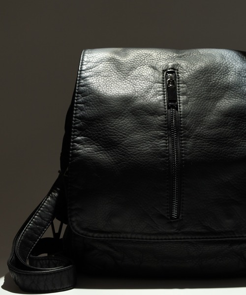 FUNALIVE（ファンアライブ）の「ABETTOR ヴィンテージ加工フェイクレザーセンターZIPデザインスモールDAY BAG（バックパック/リュック・メンズ・ブラック/ブラック系その他・FREE）」の4枚目の写真