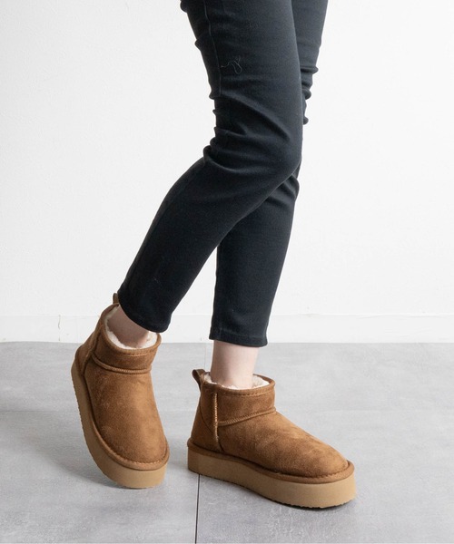 Fabby fabby（ファビィーファビィー）の「ボリュームボアショートブーツ（ブーツ・レディース・キャメル/ブラック・MEDIUM/LARGE）」の15枚目の写真