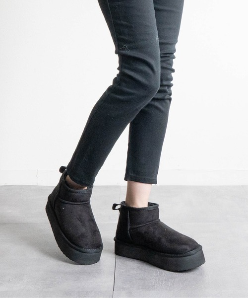 Fabby fabby（ファビィーファビィー）の「ボリュームボアショートブーツ（ブーツ・レディース・キャメル/ブラック・MEDIUM/LARGE）」の12枚目の写真