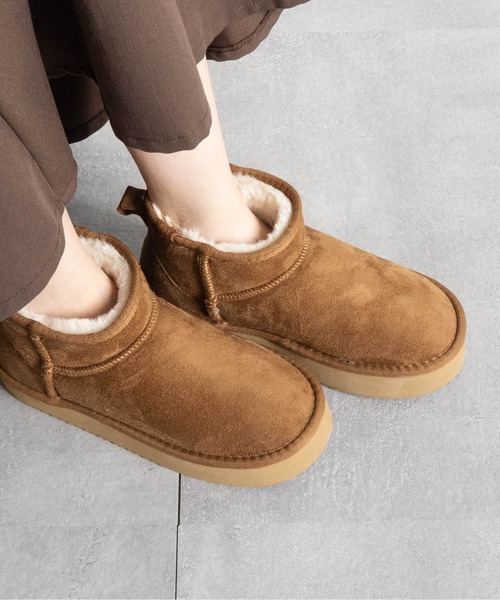 Fabby fabby（ファビィーファビィー）の「ボリュームボアショートブーツ（ブーツ・レディース・キャメル/ブラック・MEDIUM/LARGE）」の5枚目の写真