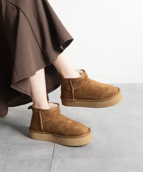 Fabby fabby（ファビィーファビィー）の「ボリュームボアショートブーツ（ブーツ・レディース・キャメル/ブラック・MEDIUM/LARGE）」の6枚目の写真