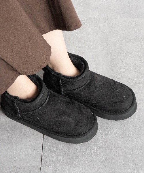 Fabby fabby（ファビィーファビィー）の「ボリュームボアショートブーツ（ブーツ・レディース・キャメル/ブラック・MEDIUM/LARGE）」の4枚目の写真