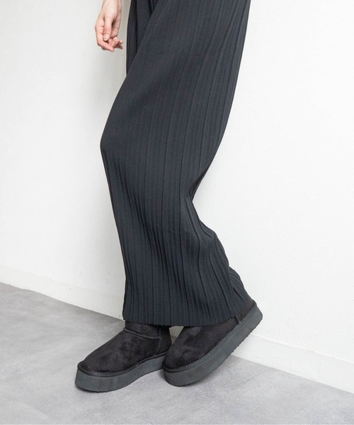 Fabby fabby（ファビィーファビィー）の「ボリュームボアショートブーツ（ブーツ・レディース・キャメル/ブラック・MEDIUM/LARGE）」の8枚目の写真