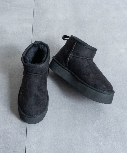 Fabby fabby（ファビィーファビィー）の「ボリュームボアショートブーツ（ブーツ・レディース・キャメル/ブラック・MEDIUM/LARGE）」の3枚目の写真