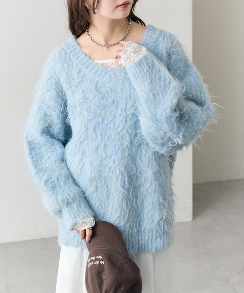 mystic(ミスティック)の「【前後2way】ふわふわシャギーニット(ニット/セーター・レディース・レッド/ブラウン/ピンク/アイボリー/チャコールグレー/ブルー・FREE)」の4枚目の写真