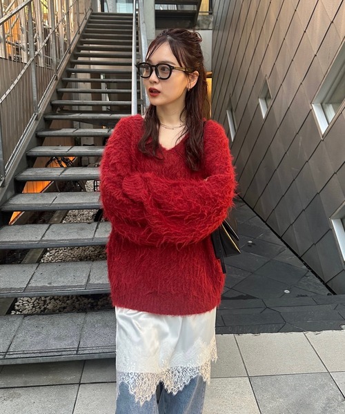 mystic(ミスティック)の「【前後2way】ふわふわシャギーニット(ニット/セーター・レディース・レッド/ブラウン/ピンク/アイボリー/チャコールグレー/ブルー・FREE)」の11枚目の写真