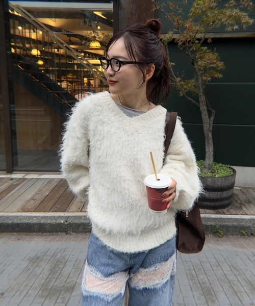 mystic(ミスティック)の「【前後2way】ふわふわシャギーニット(ニット/セーター・レディース・レッド/ブラウン/ピンク/アイボリー/チャコールグレー/ブルー・FREE)」の9枚目の写真