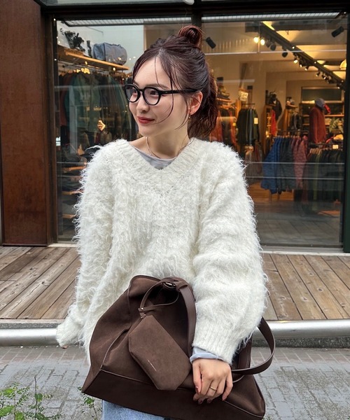 mystic(ミスティック)の「【前後2way】ふわふわシャギーニット(ニット/セーター・レディース・レッド/ブラウン/ピンク/アイボリー/チャコールグレー/ブルー・FREE)」の8枚目の写真