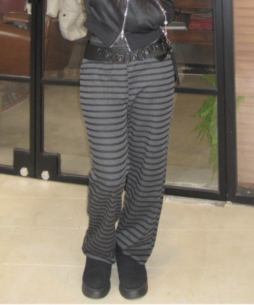 Vini（ヴィニ）の「ユニセックスボーダースウェットパンツ（スウェットパンツ・レディース・ダークグレー/ライトグレー・MEDIUM）」の2枚目の写真