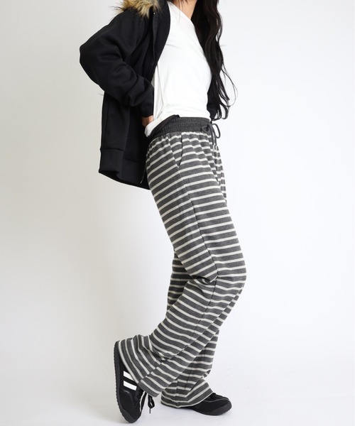 Vini（ヴィニ）の「ユニセックスボーダースウェットパンツ（スウェットパンツ・レディース・ダークグレー/ライトグレー・MEDIUM）」の5枚目の写真
