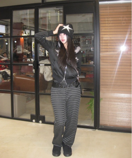 Vini（ヴィニ）の「ユニセックスボーダースウェットパンツ（スウェットパンツ・レディース・ダークグレー/ライトグレー・MEDIUM）」の13枚目の写真