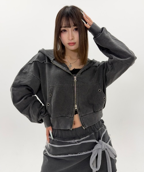 .KOM(ドットコム)の「A'GEM/9 × .kom 『.KOM/ドットケーオーエム』 カットオフデザインジップパーカー(パーカー・レディース・チャコールグレー/ピンク・FREE)」の4枚目の写真