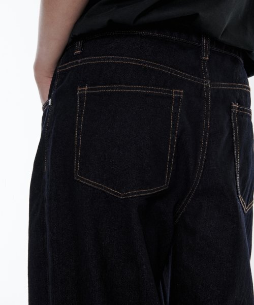 MUSINSA STANDARD（ムシンサスタンダード）の「ルーズストレートデニムパンツ [ディープインディゴ]（デニムパンツ・メンズ・その他・40/38/42/34/28/29/32/30/31/33/26/27/36）」の4枚目の写真