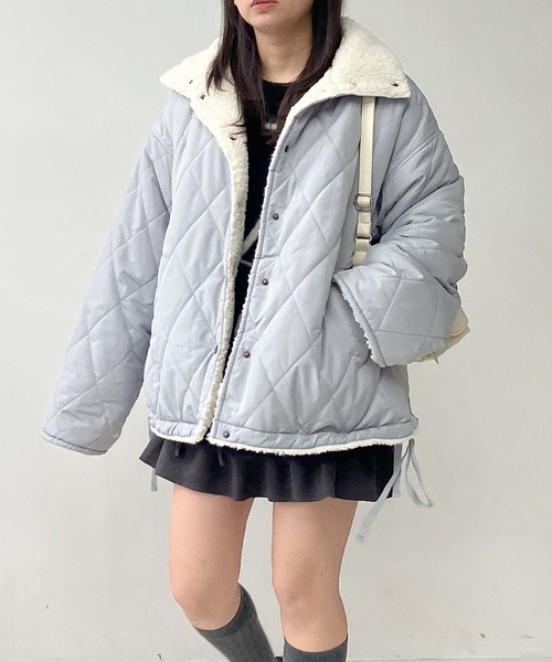 AS KNOW AS plus（アズノゥアズプラス）の「♪リバーシブル ボア×キルティング スタンドコート（その他アウター・レディース・ブルー/ブラック/アイボリー・FREE）」の4枚目の写真