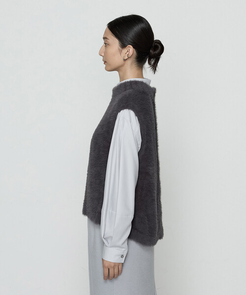 Gabardine K.T（ギャバジンケーティー）の「マイクロナイロンフェザーヤーン 2WAYベスト（ベスト・レディース・グレイッシュベージュ/チャコール・9号）」の10枚目の写真