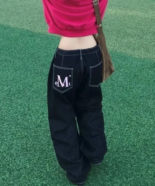 MUCENT（ムセント）の「【日本未発売/WEB限定】MUCENT(ムセント)/オーバーサイズ ワイド バックポケット ロゴ デニム パンツ/MAXXI BACK POCKET BIG LOGO DENIM（デニムパンツ・レディース・ダークブルー/ブラック・FREE）」の18枚目の写真