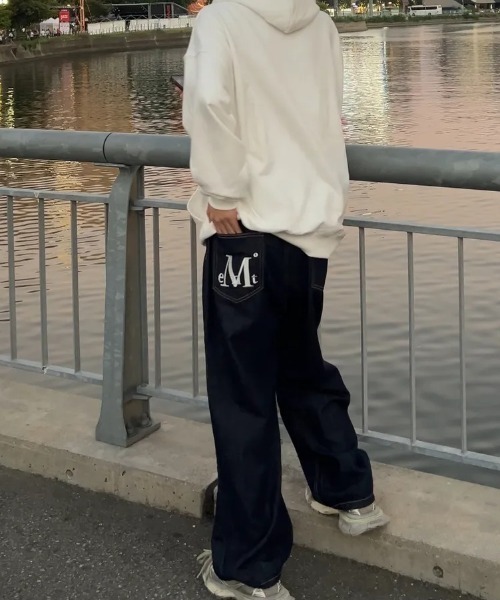 MUCENT（ムセント）の「【日本未発売/WEB限定】MUCENT(ムセント)/オーバーサイズ ワイド バックポケット ロゴ デニム パンツ/MAXXI BACK POCKET BIG LOGO DENIM（デニムパンツ・レディース・ダークブルー/ブラック・FREE）」の9枚目の写真