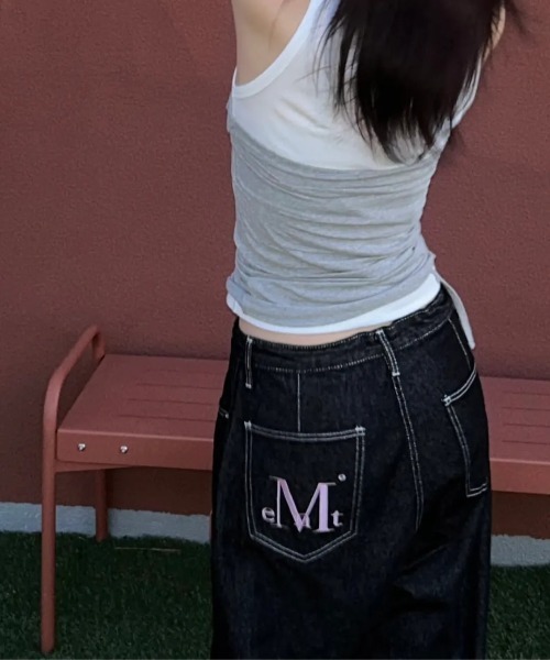 MUCENT（ムセント）の「【日本未発売/WEB限定】MUCENT(ムセント)/オーバーサイズ ワイド バックポケット ロゴ デニム パンツ/MAXXI BACK POCKET BIG LOGO DENIM（デニムパンツ・レディース・ダークブルー/ブラック・FREE）」の8枚目の写真