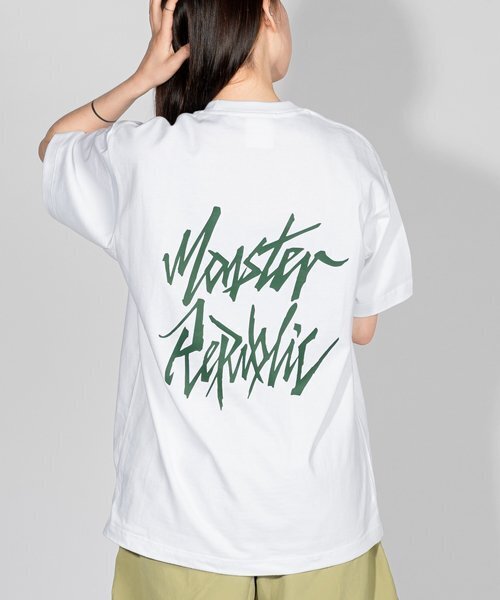 MONSTER REPUBLIC（モンスターリパブリック）の「ムーブメントロゴディープグリーンTシャツホワイト（Tシャツ/カットソー・レディース・その他・LARGE/MEDIUM/SMALL/X-LARGE）」の2枚目の写真