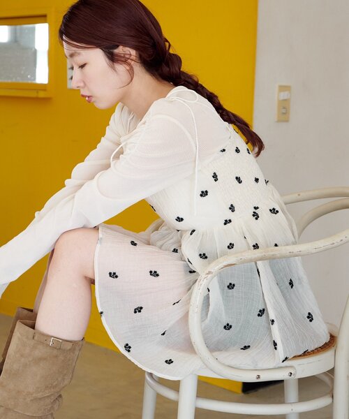 Kastane（カスタネ）の「【2026SSカタログ】フラワーステッチキャミチュニック（チュニック・レディース・アイボリー/ブラック・FREE）」の6枚目の写真