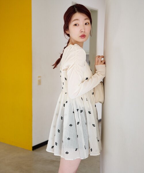 Kastane（カスタネ）の「【2026SSカタログ】フラワーステッチキャミチュニック（チュニック・レディース・アイボリー/ブラック・FREE）」の7枚目の写真