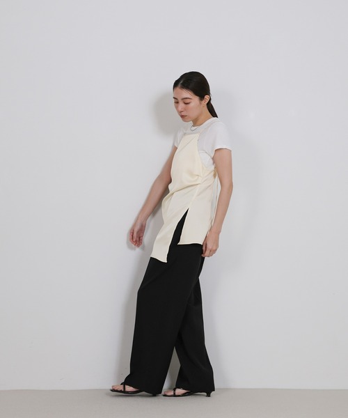 select MOCA(セレクトモカ)の「サイドスリットアシンメトリーサテンキャミソール【セットアップ対応】(キャミソール・レディース・ブラウン/ブラック/アイボリー・FREE)」の10枚目の写真