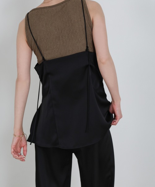 select MOCA(セレクトモカ)の「サイドスリットアシンメトリーサテンキャミソール【セットアップ対応】(キャミソール・レディース・ブラウン/ブラック/アイボリー・FREE)」の4枚目の写真
