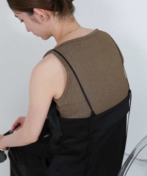 select MOCA(セレクトモカ)の「サイドスリットアシンメトリーサテンキャミソール【セットアップ対応】(キャミソール・レディース・ブラウン/ブラック/アイボリー・FREE)」の5枚目の写真