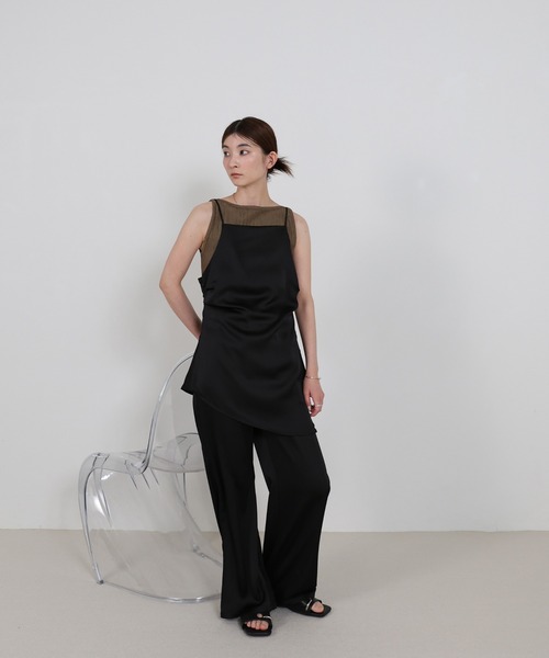 select MOCA(セレクトモカ)の「サイドスリットアシンメトリーサテンキャミソール【セットアップ対応】(キャミソール・レディース・ブラウン/ブラック/アイボリー・FREE)」の6枚目の写真