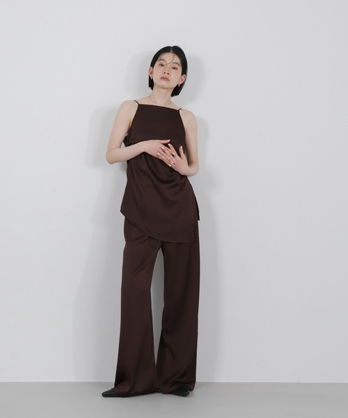 select MOCA(セレクトモカ)の「サイドスリットアシンメトリーサテンキャミソール【セットアップ対応/手洗い可】(キャミソール・レディース・ブラウン/ブラック/アイボリー・FREE)」の5枚目の写真