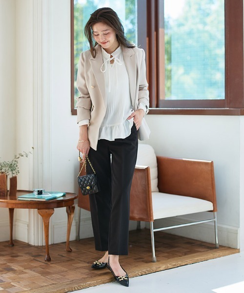 Pierrot（ピエロ）の「消しプリーツフリルネックブラウス（シャツ/ブラウス・レディース・オフホワイト/グレイッシュベージュ・M/L）」の9枚目の写真