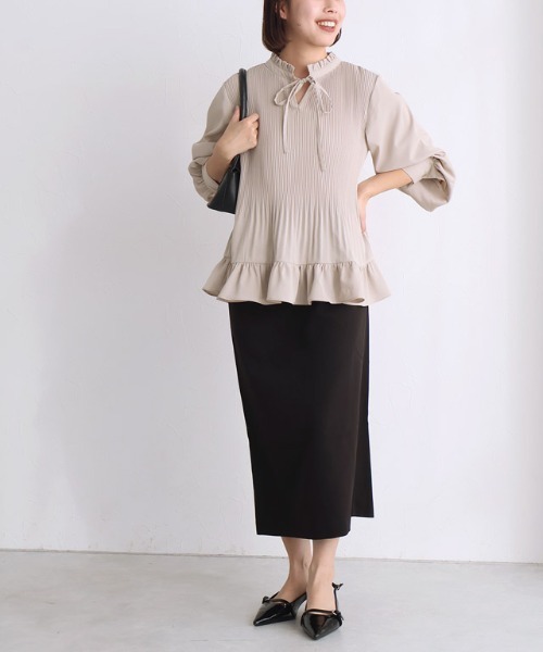 Pierrot（ピエロ）の「消しプリーツフリルネックブラウス（シャツ/ブラウス・レディース・オフホワイト/グレイッシュベージュ・M/L）」の21枚目の写真